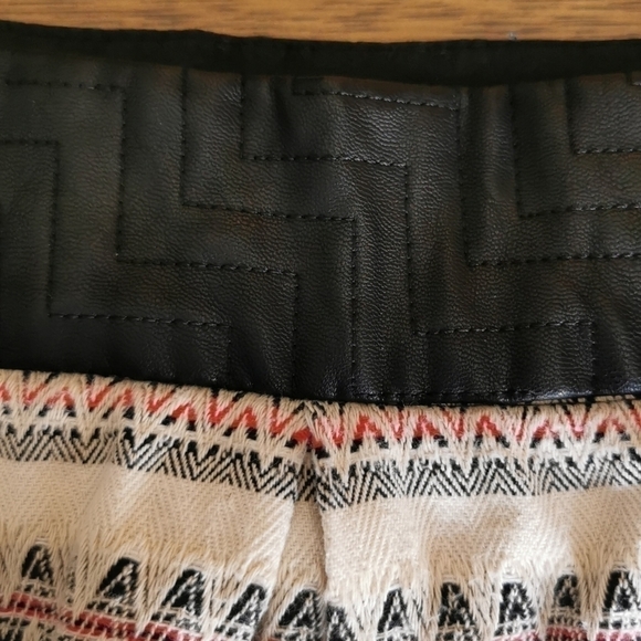 ZARA Trafaluc Pleated Leather Waistband Skirt Extra Small - Picture 3 of 6